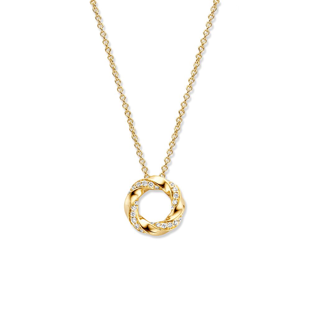 Collar de oro amarillo con colgante de diamantes finos en forma de círculo.