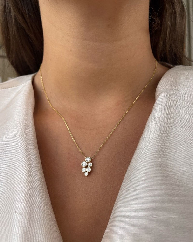 Collar elegante de oro amarillo de 14k con colgante de diamante de 0.81ct de la colección 'Bubbles'