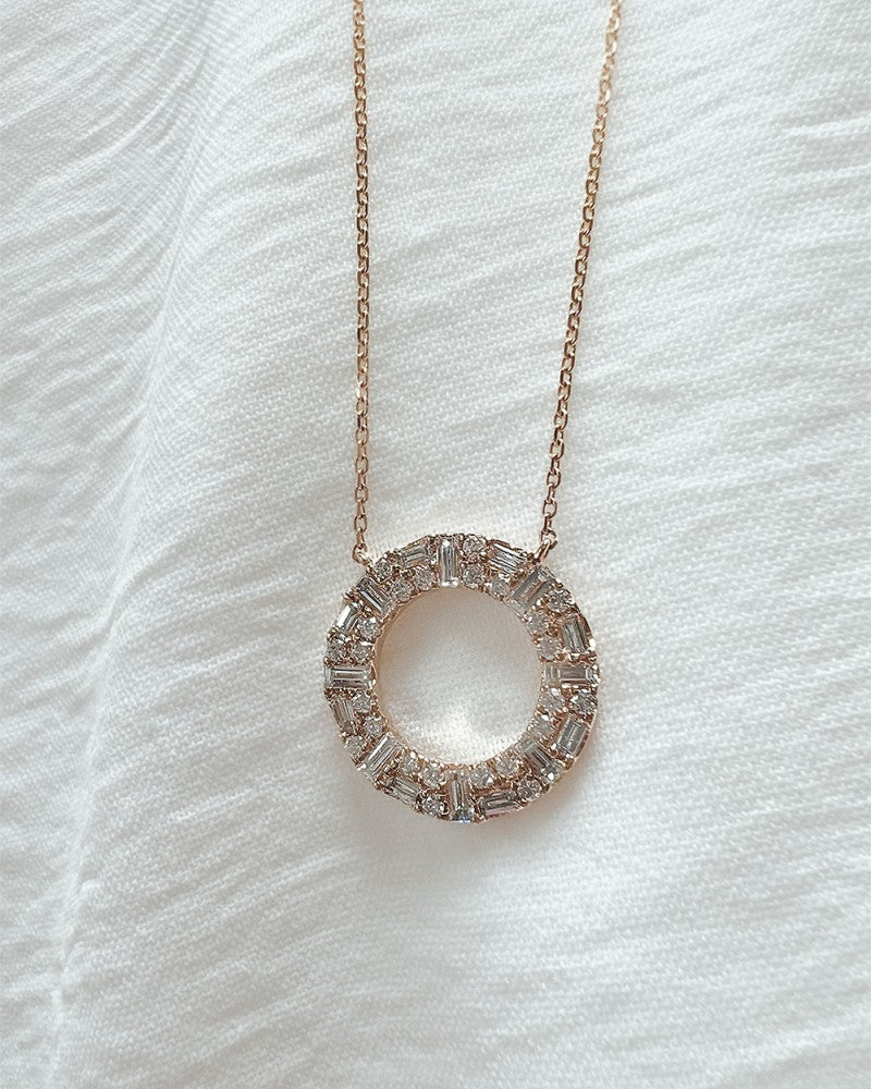 Collar de oro amarillo con colgante abierto y diamantes – 14 quilates de oro y 0,98 crt