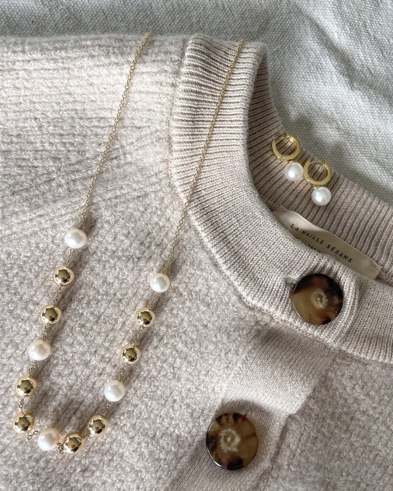 Collar de oro amarillo con perlas y elementos de oro – 14 quilates de oro