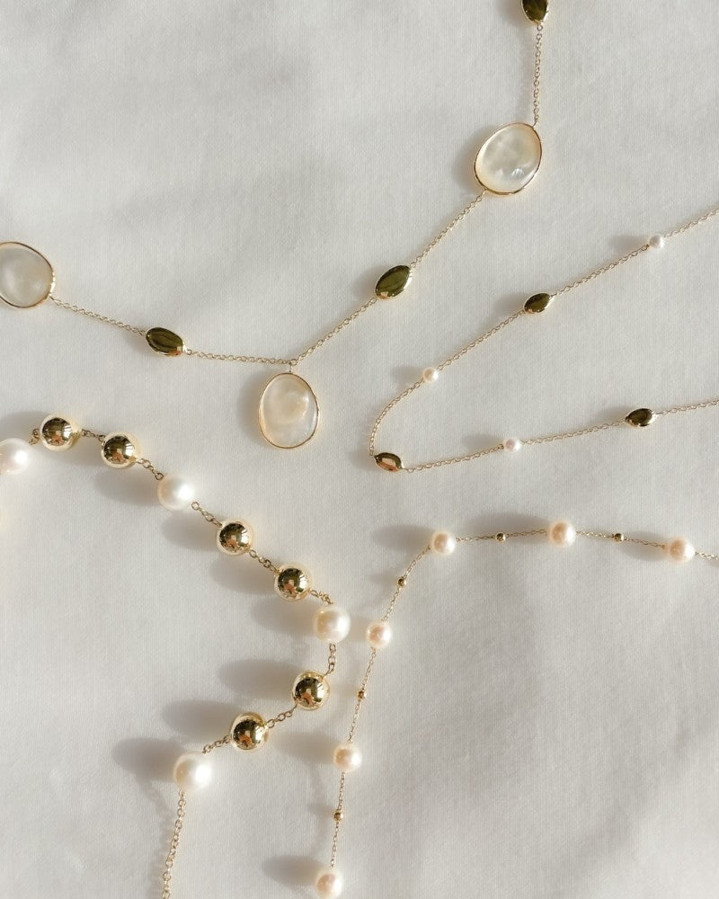 Collar de oro amarillo con perlas y elementos de oro – 14 quilates de oro
