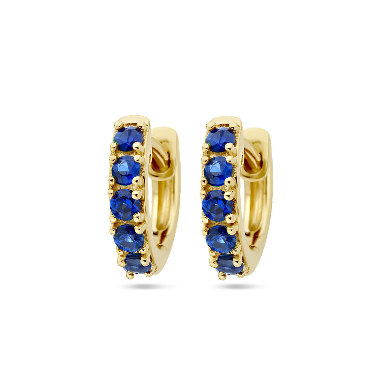 Aros de oro amarillo de 14K con zafiros azules engastados.