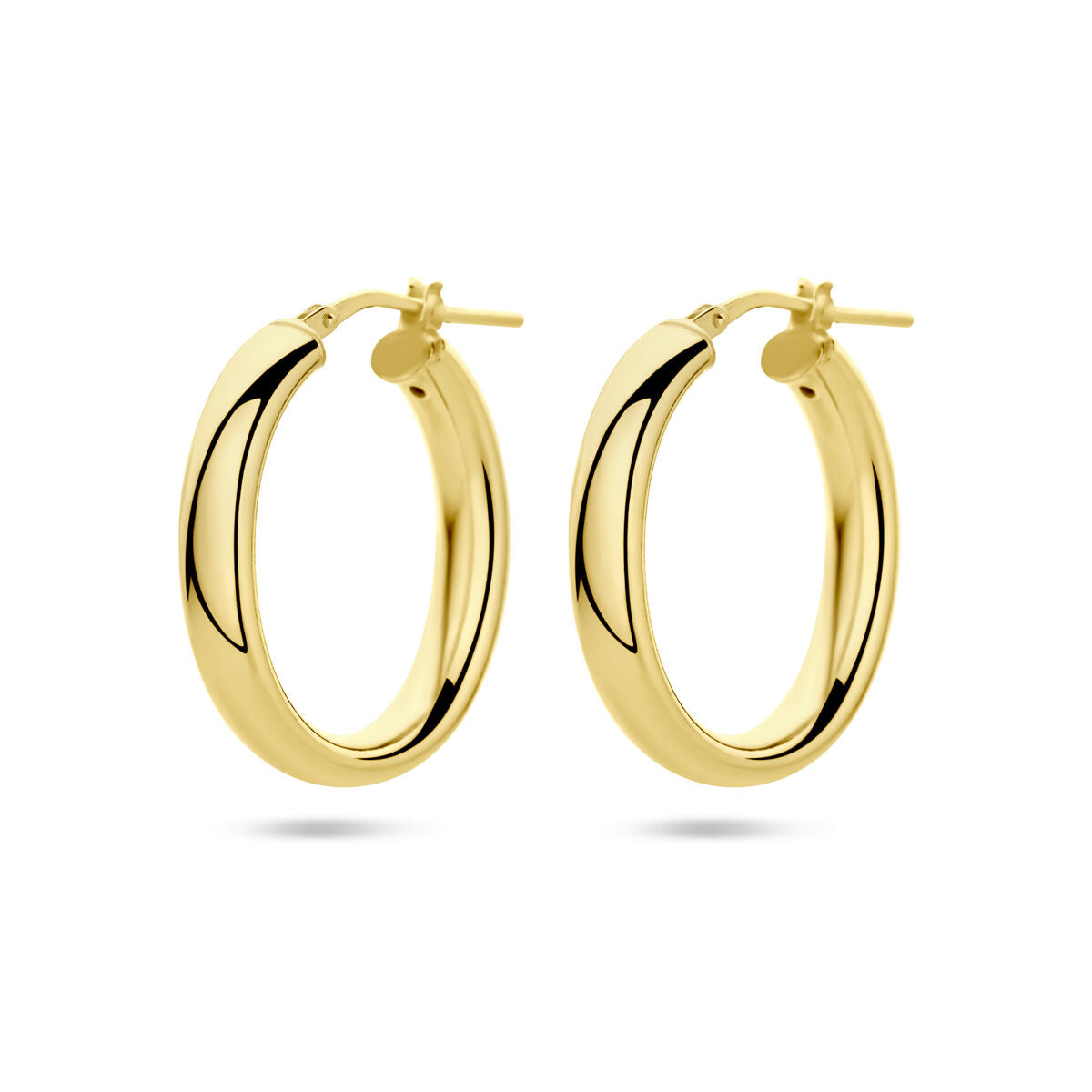 Pendientes de aro dorados con acabado pulido y forma semicircular.