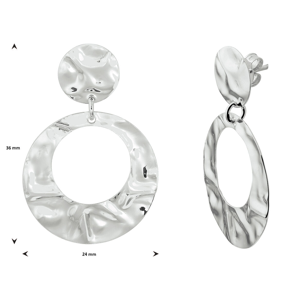 Van der Kooij Collectie oorhangers gehamerd zilver gerhodineerd, 36 mm hoog en 24 mm breed. Met ronde stud en grote open cirkelvormige hanger. Perfecte dames oorbellen voor elke look, getoond van voren en opzij.