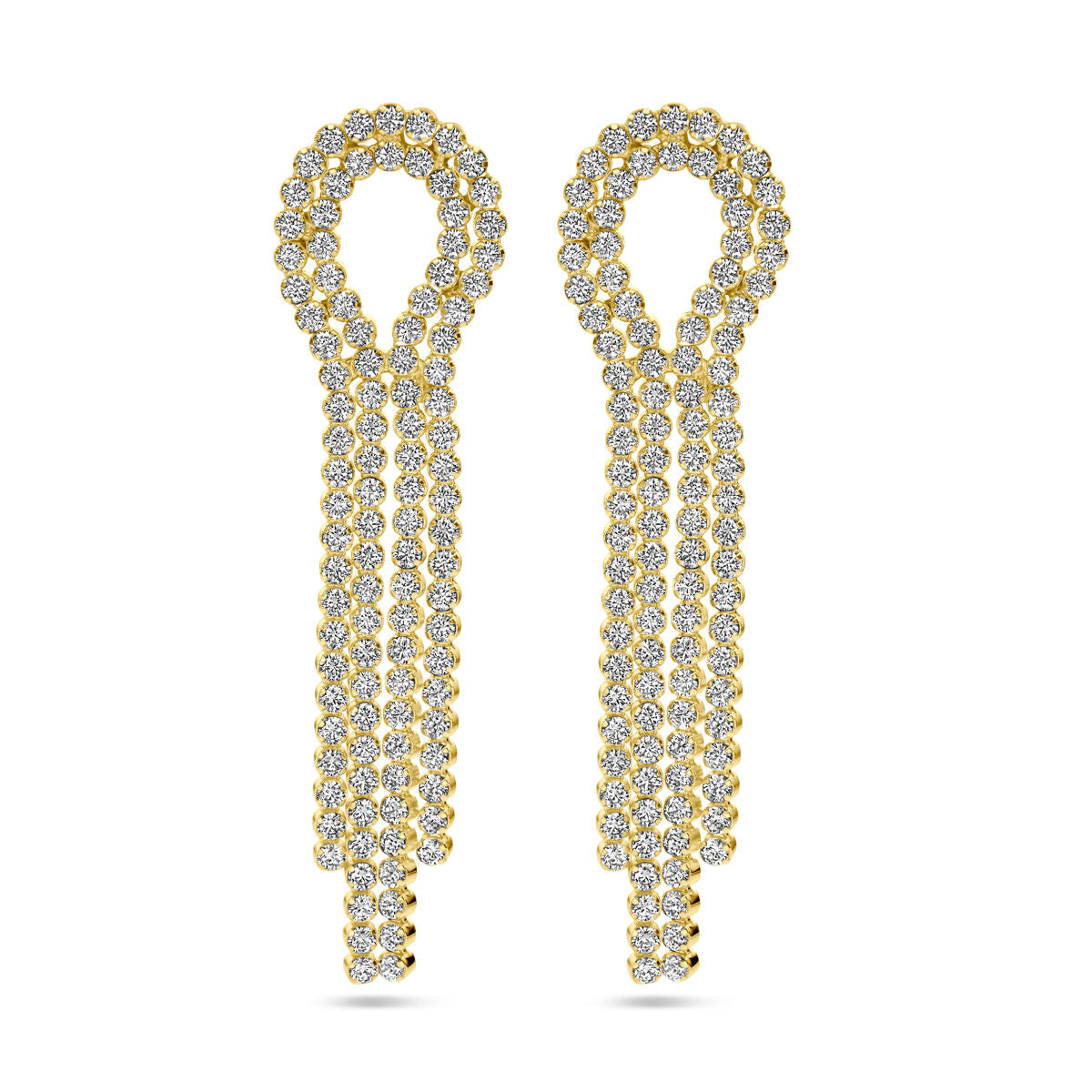 Pendientes largos de zirconia con baño de plata de 1 micrón en color dorado.