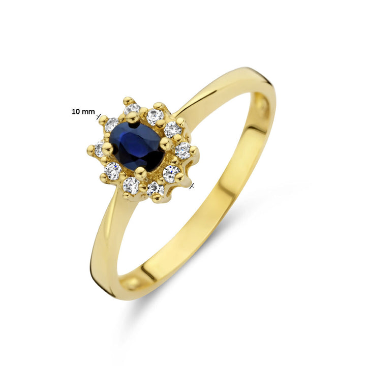 De Van der Kooij Collectie ring saffier en diamant 0.08ct h p1 halo in 14K geelgoud heeft een bloemvormig ontwerp met een ronde saffier, omringd door diamanten. De doorsnede van het cluster is 10 mm.