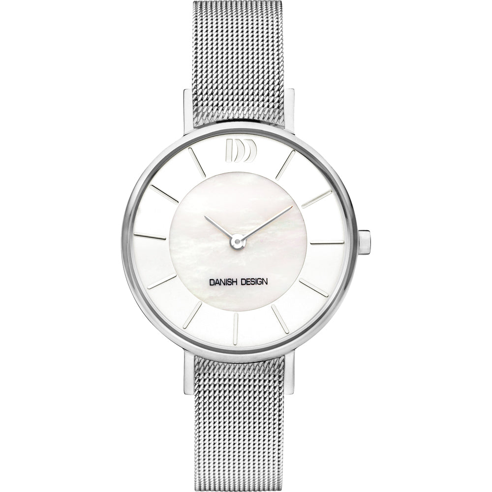 Reloj con esfera plateada y correa de malla metálica, diseño minimalista y detalles en blanco.