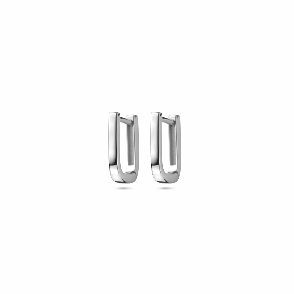 Pendientes de aro de 12 mm en plata rodiada con un diseño moderno y acabado brillante.