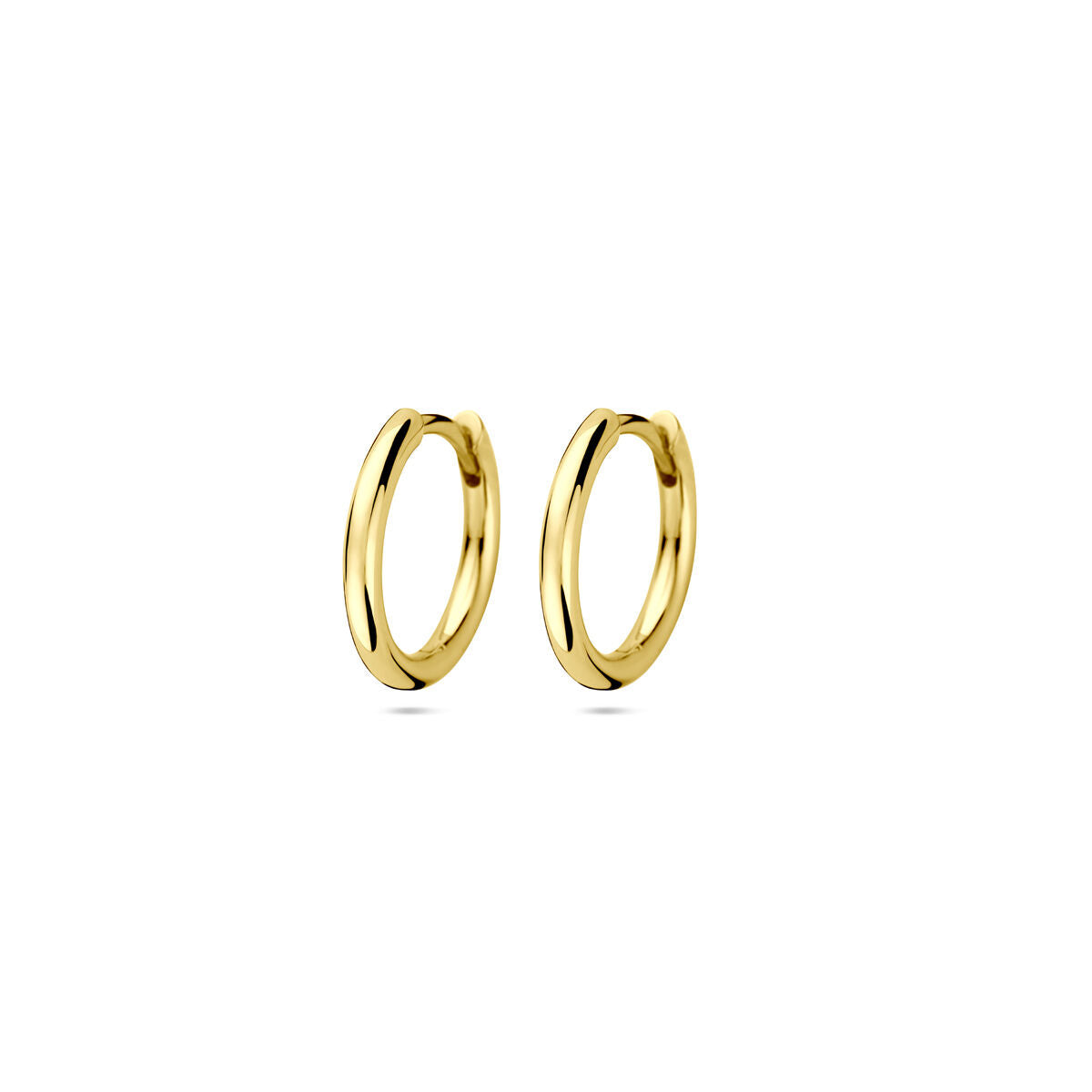 Pendientes de aro de 14K en oro amarillo, con un grosor de 1,8 mm y acabado brillante.