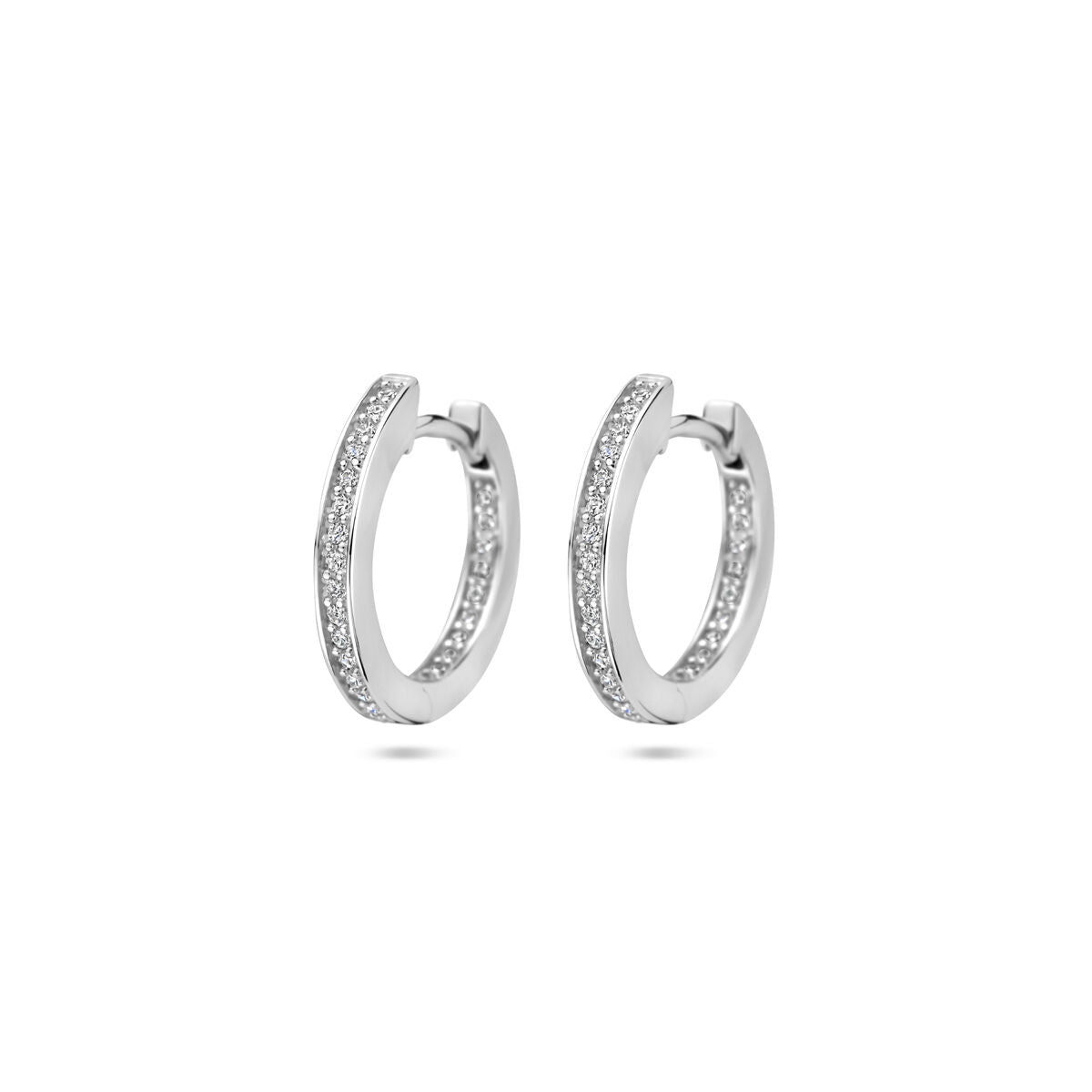 Aros de plata rhodium con circonitas de 2 mm en el lateral.