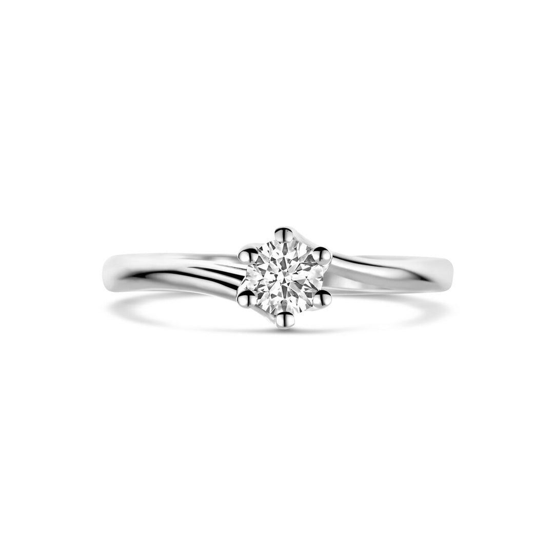 Een stijlvolle Van der Kooij Collectie ring lab grown diamant 0.30ct g vs, gezet in 14K witgoud met zes pootjes, schitterend weergegeven tegen een witte achtergrond.