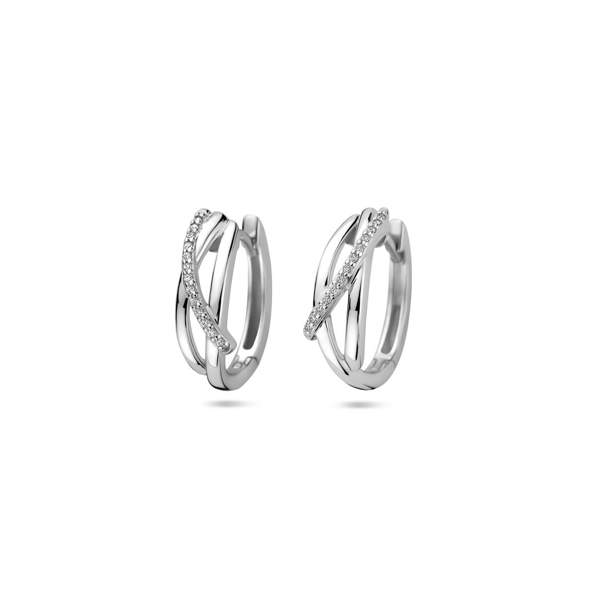 Aros de plata rodiada de 16 mm con zirconias en un diseño entrelazado.