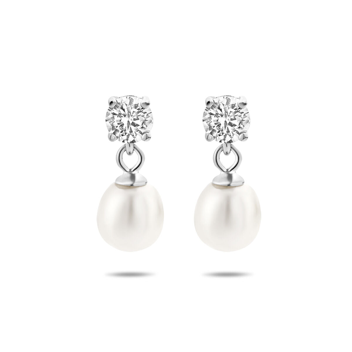 Pendientes largos de zirconia y perla en plata rodiada.