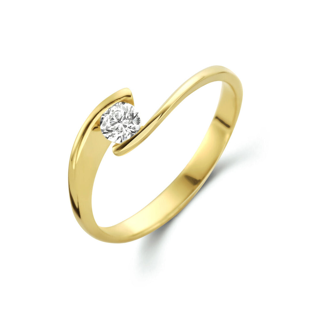 De Van der Kooij Collectie ring zirkonia 14K geelgoud is een moderne, opengewerkte damesring met een enkele ronde zirkonia gezet tussen de gebogen uiteinden, afgebeeld tegen een witte achtergrond.