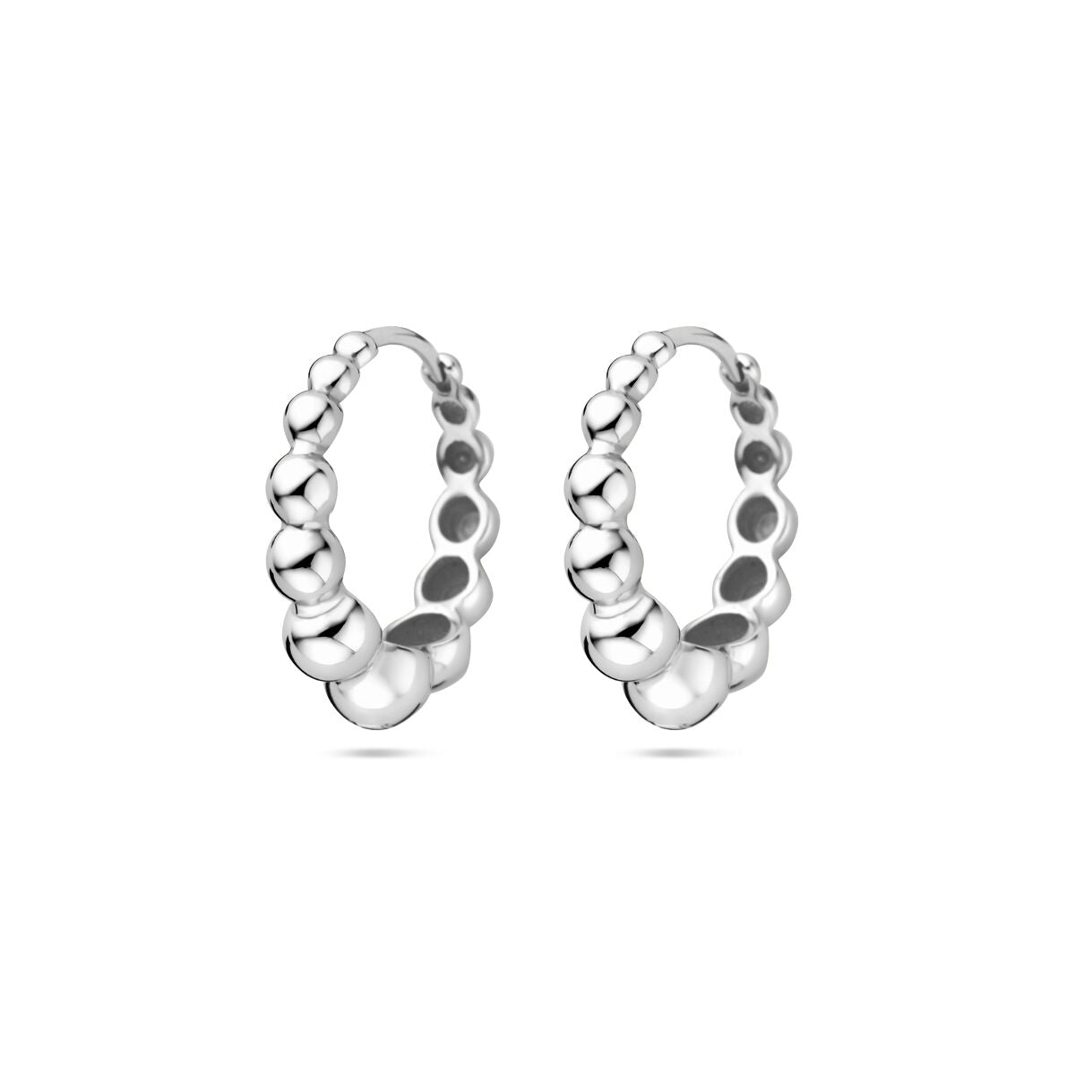 Pendientes de aro de 17 mm en plata rodiada con un diseño de esferas.