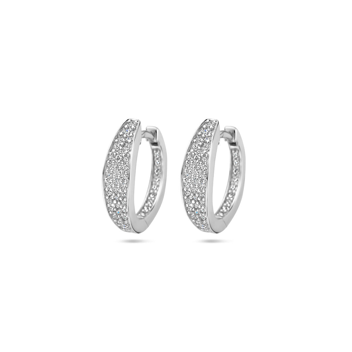 Aros de circonitas de 16 mm en plata rodiada con un diseño brillante y moderno.