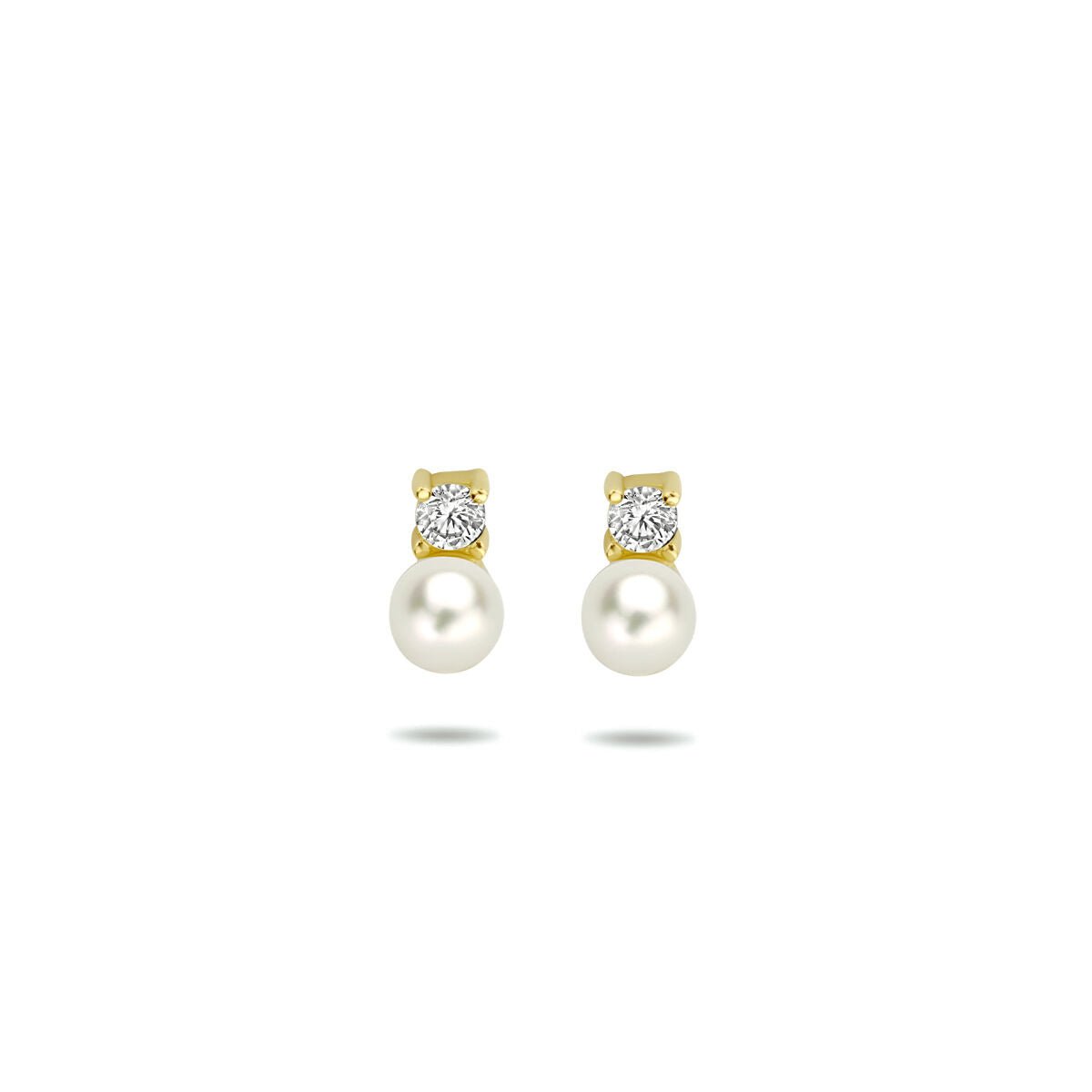 Pendientes de perla y circonita en oro amarillo de 14 quilates.