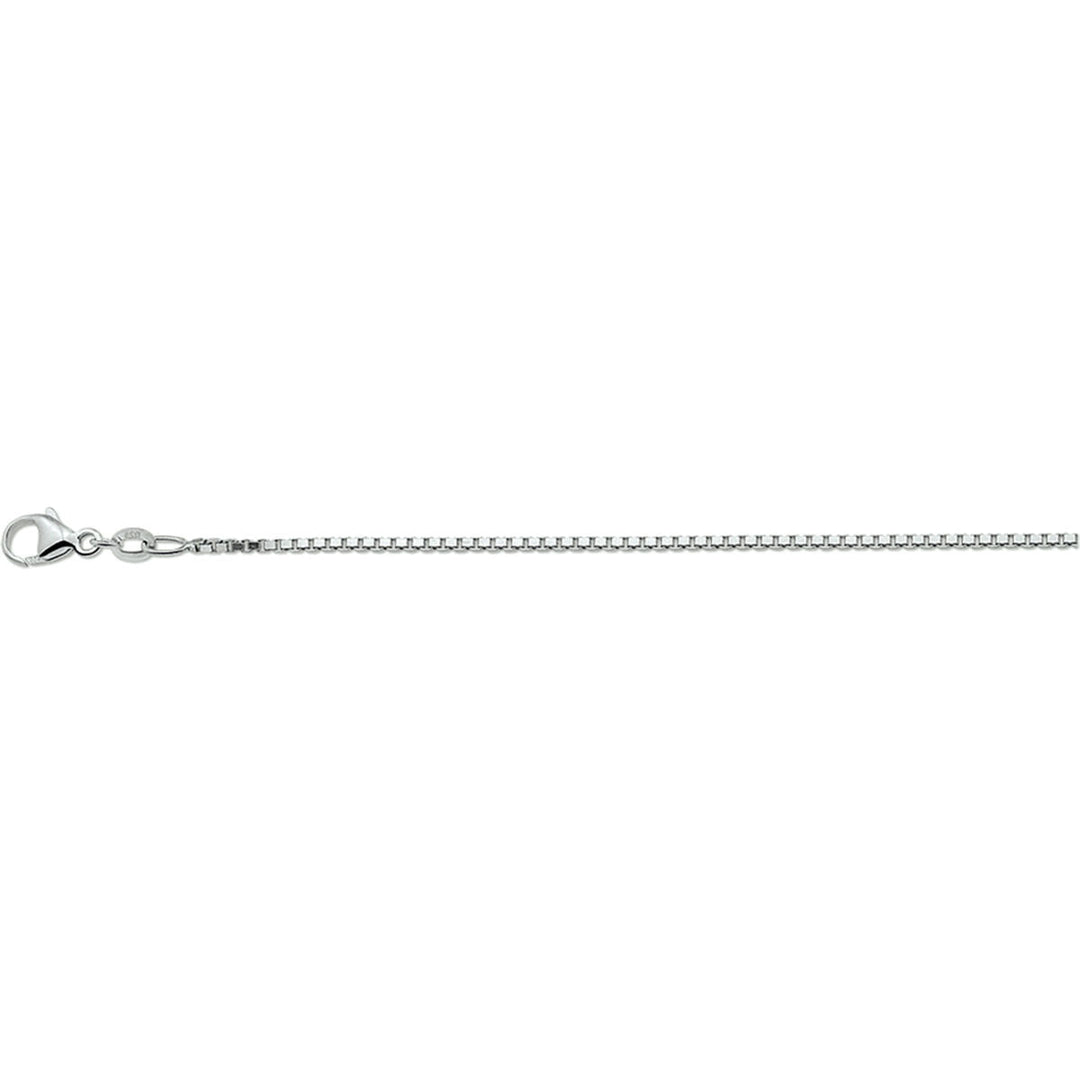 De Van der Kooij Collectie collier venetiaans 1,3 mm is een unisex, gerhodineerd zilveren ketting met een boxketting en karabijnsluiting, afgebeeld tegen een witte achtergrond.