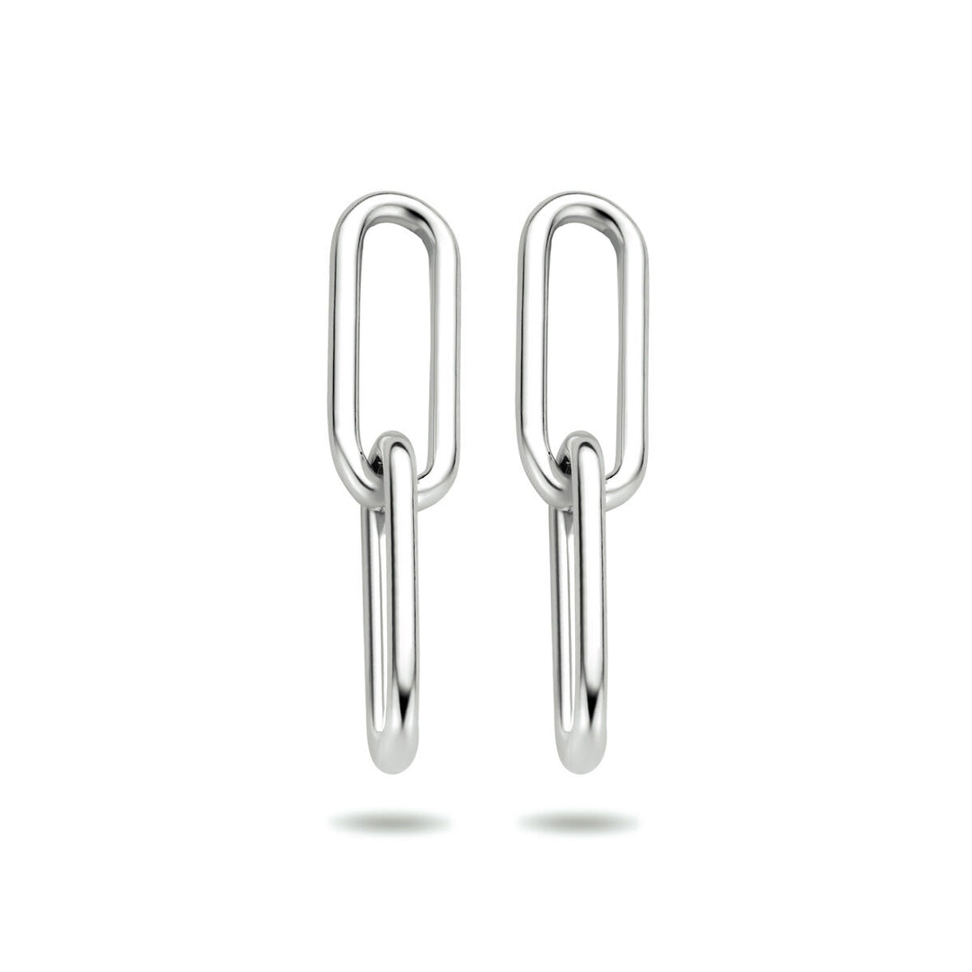 Uit de Van der Kooij Collectie zijn deze gegerhodineerd zilveren oorhangers paperclip voorzien van twee langwerpige, in elkaar grijpende ovale schakels en elegant weergegeven op een witte achtergrond.