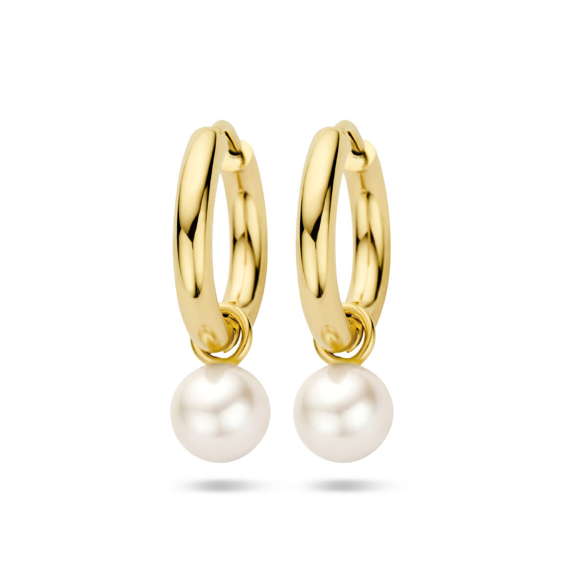 Pendientes de aro en oro amarillo de 14K con perlas blancas colgantes.