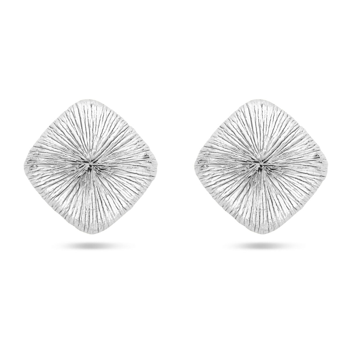 Pendientes de plata rodiada de 27 mm con diseño en forma de cuadrado y textura rayada.