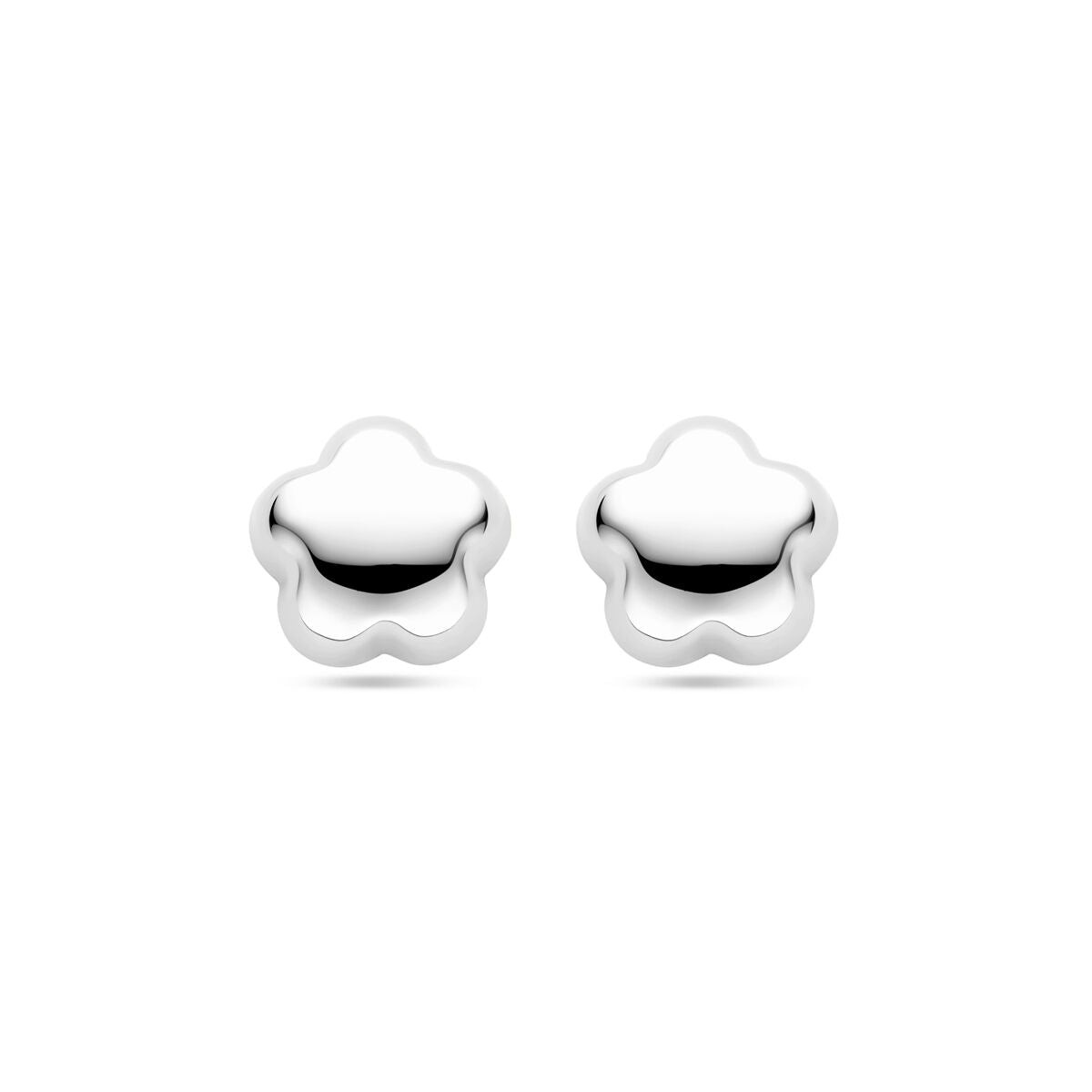 Pendientes de flor de 15 mm en plata rodiada, con un diseño suave y brillante.