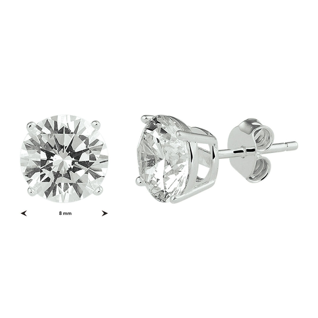 De Van der Kooij Collectie oorknoppen zirkonia zilver wit hebben ronde, briljantgeslepen, 8 mm witte zirkonia's in zilveren zetting met poussette sluiting; één oorbel is frontaal en één van opzij te zien.