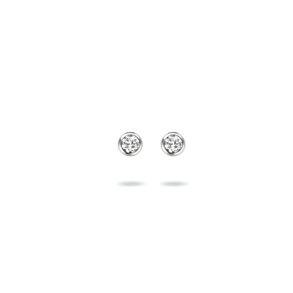 Pendientes de primera puesta con circonitas brillantes y montura plateada.