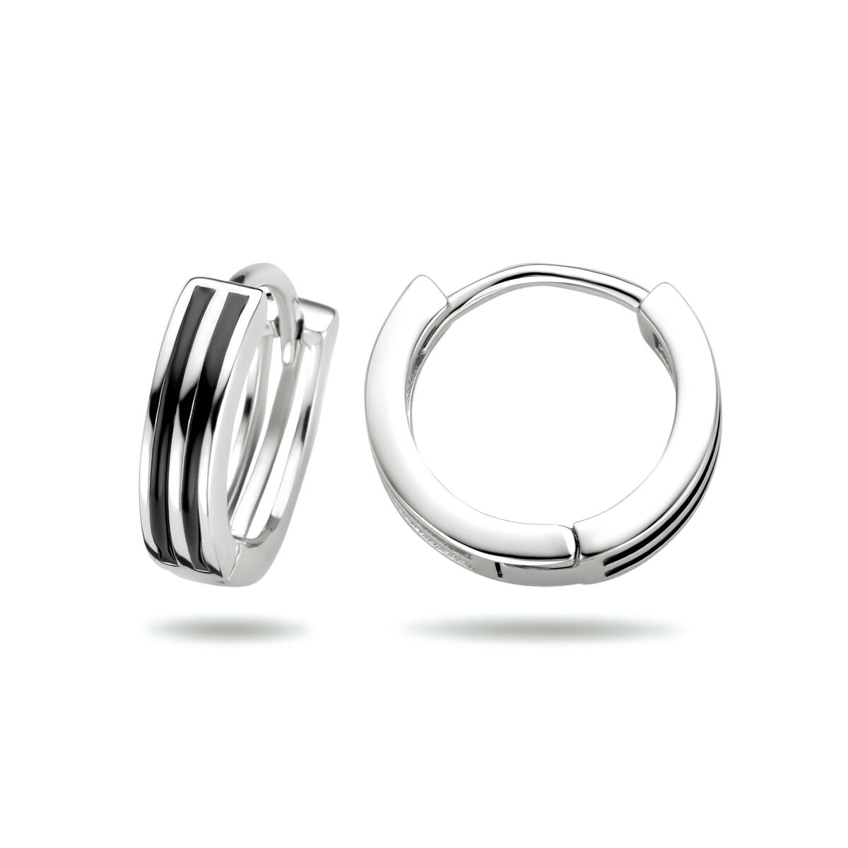Van der Kooij Collectie klapoorringen zilver gerhodineerd: stijlvolle, moderne oorringen met twee subtiele groeven per oorbel, afgebeeld op een witte achtergrond-ideaal voor dames die houden van tijdloze elegantie.