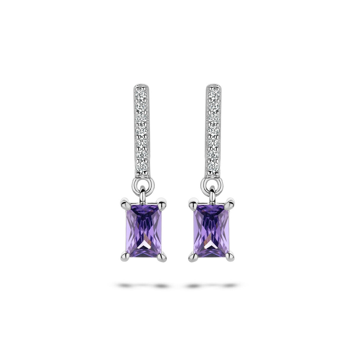 Pendientes largos de color amatista y circonitas blancas, en plata rodiada.