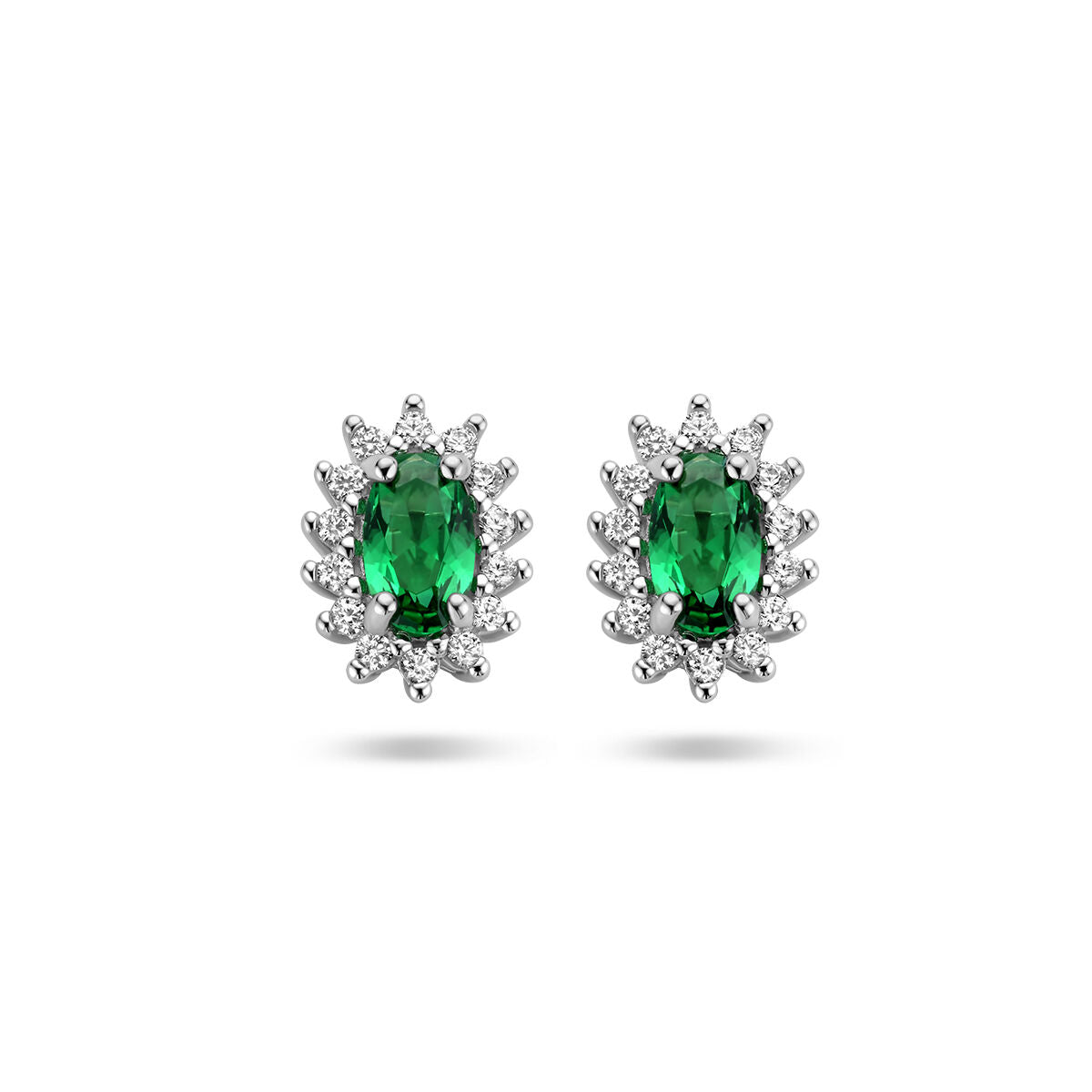 Pendientes de halo con esmeralda sintética y circonitas en plata rodiada.