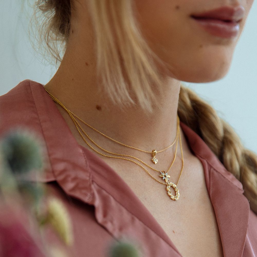 Colgante de oro amarillo con diamante – Elegancia sutil