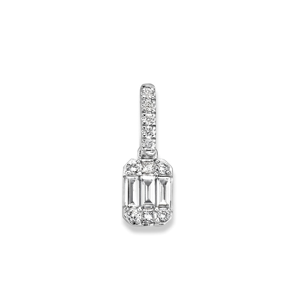 Colgante de oro blanco con diamantes en corte baguette y brillante, 0.32 crt, 14 quilates.