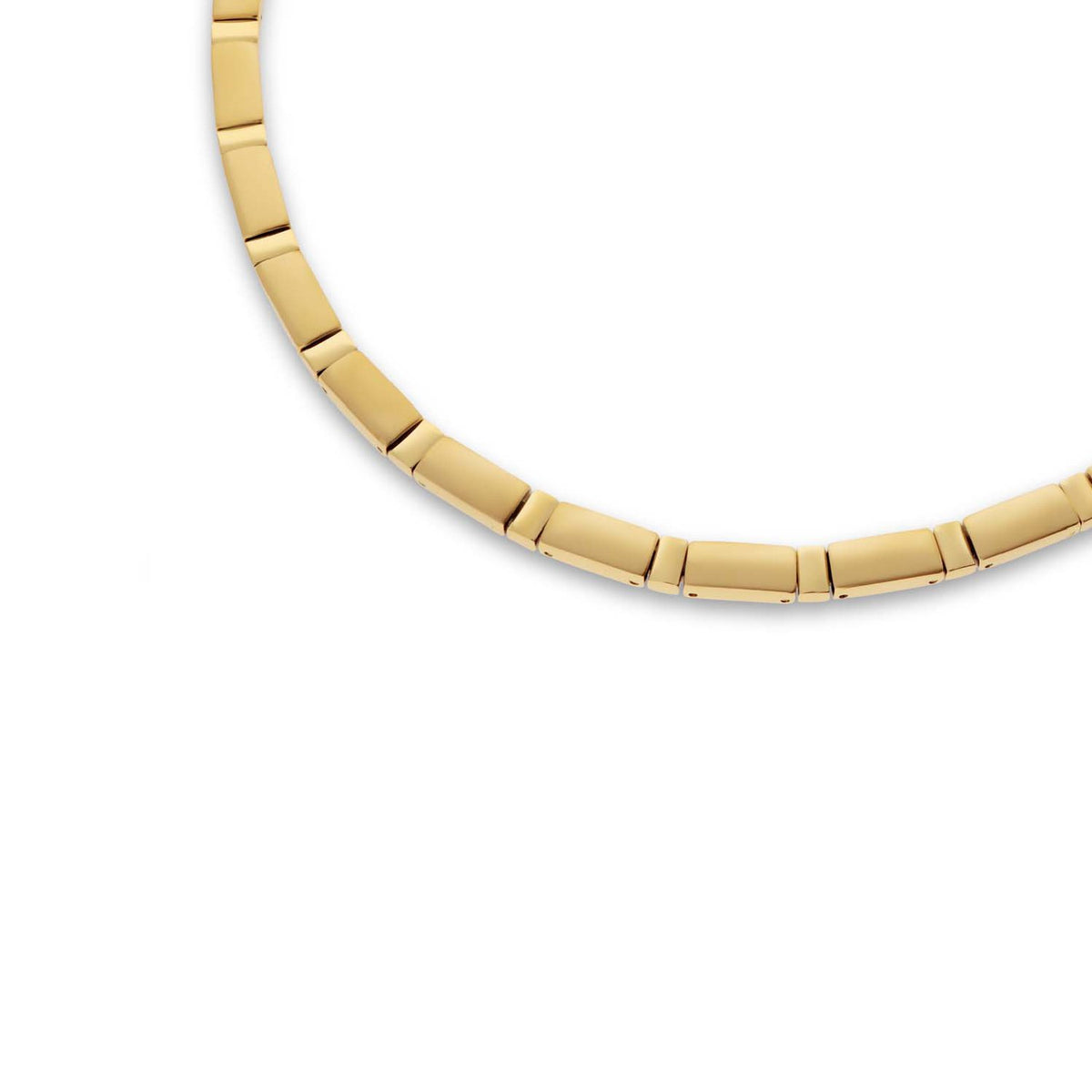 Collar de titanio dorado con eslabones rectangulares y acabado mate.