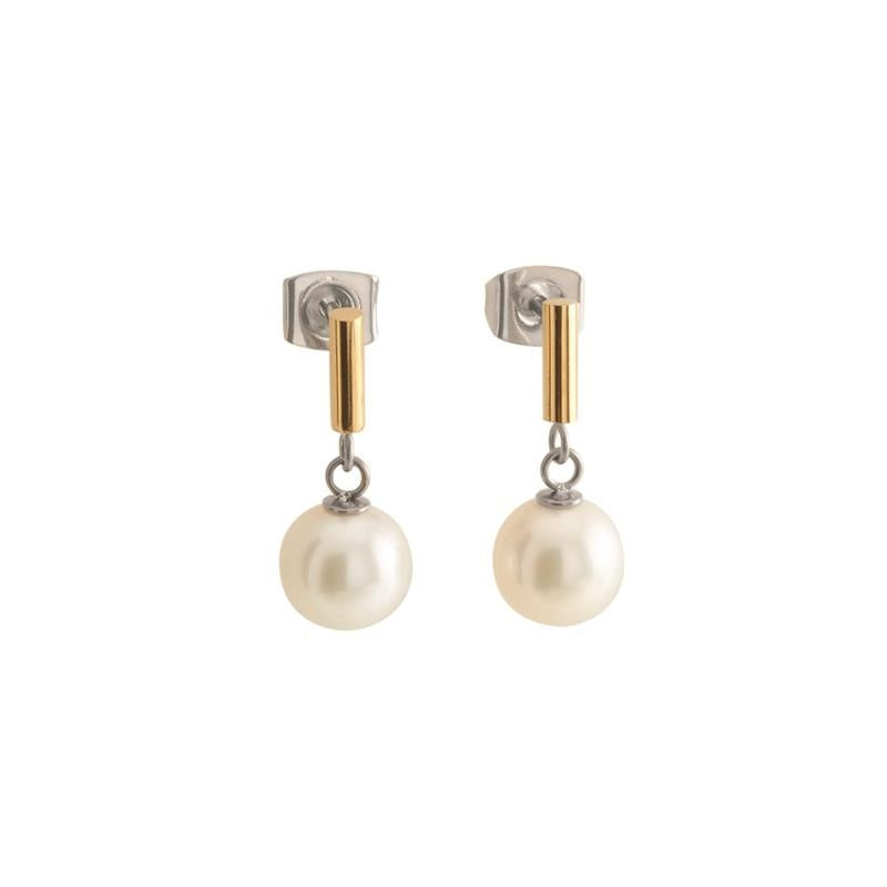 Pendientes de perla bicolor con detalle en titanio, con una perla blanca colgante.