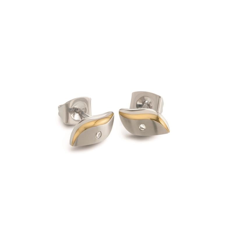 Pendientes bicolores de titanio con un diseño curvado y un pequeño diamante.