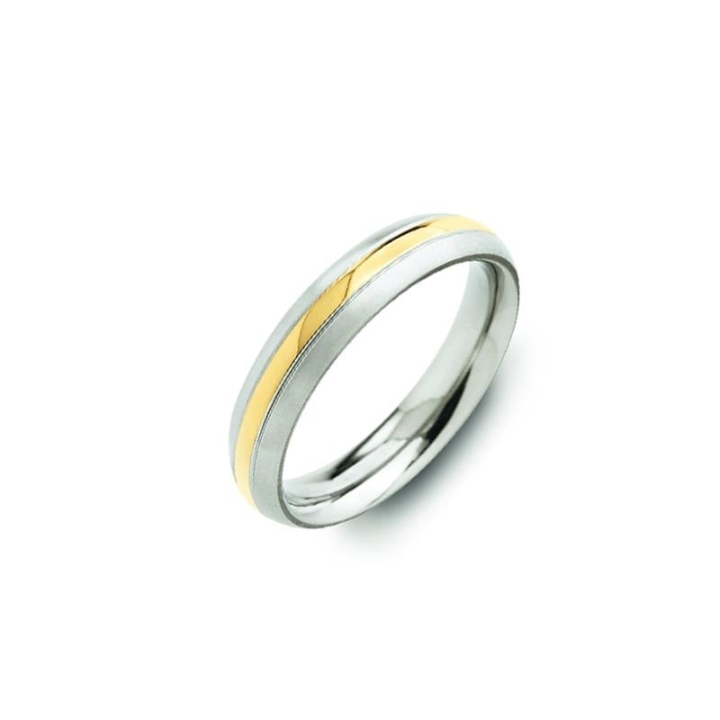 Anillo bicolor de titanio con una banda dorada y acabado pulido.