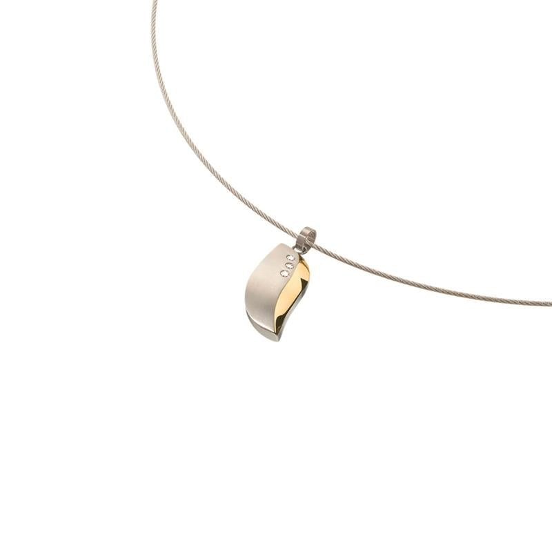 Colgante bicolor de titanio con forma ondulada y detalle de diamante.