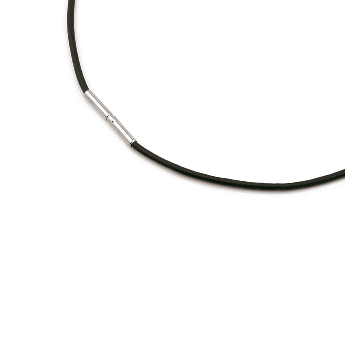 Collar de cuero negro con detalle en titanio, diseño simple y moderno.