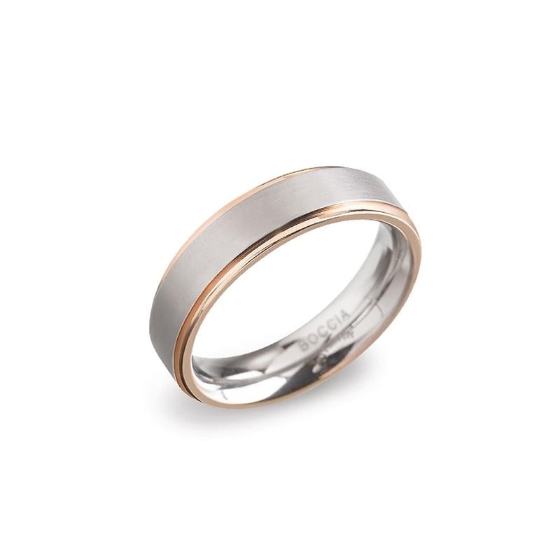 Anillo de titanio bicolor con acabado mate y detalles en oro rosa.