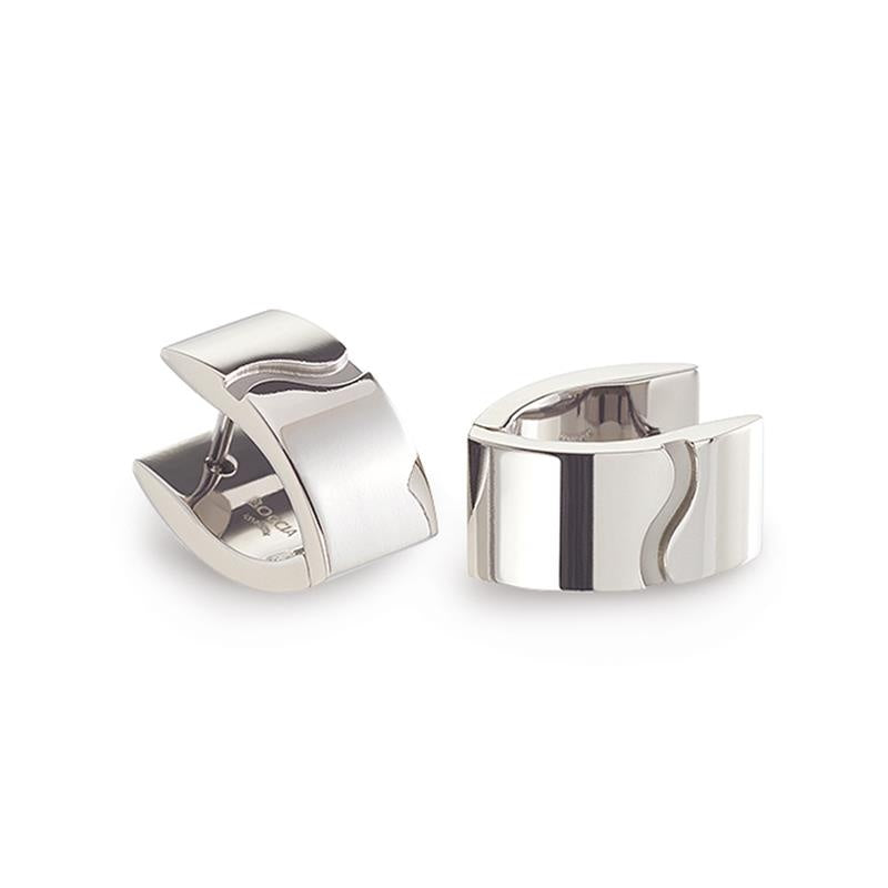 Pendientes de titanio plateados con diseño moderno y acabado brillante.