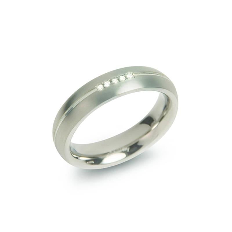 Anillo de titanio con acabado mate y brillante, adornado con cinco pequeñas piedras.