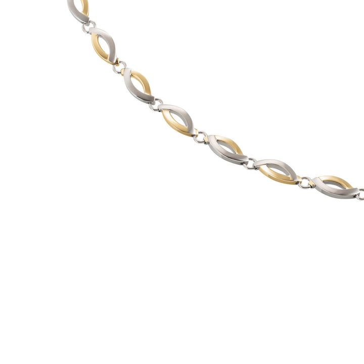 Een close-up van de Boccia Titanium Collier Bicolor 0876-02, met marquise-vormige schakels in zilver met goudkleurige accenten van Boccia, afgebeeld op een witte achtergrond.