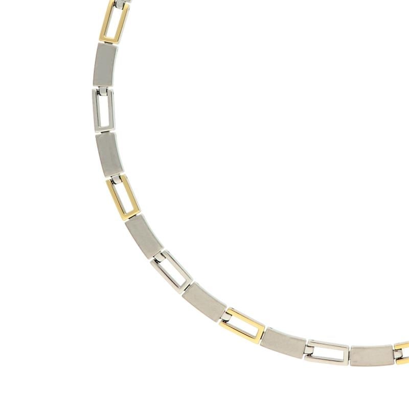 Collar bicolor de titanio con eslabones rectangulares en tonos plateado y dorado.
