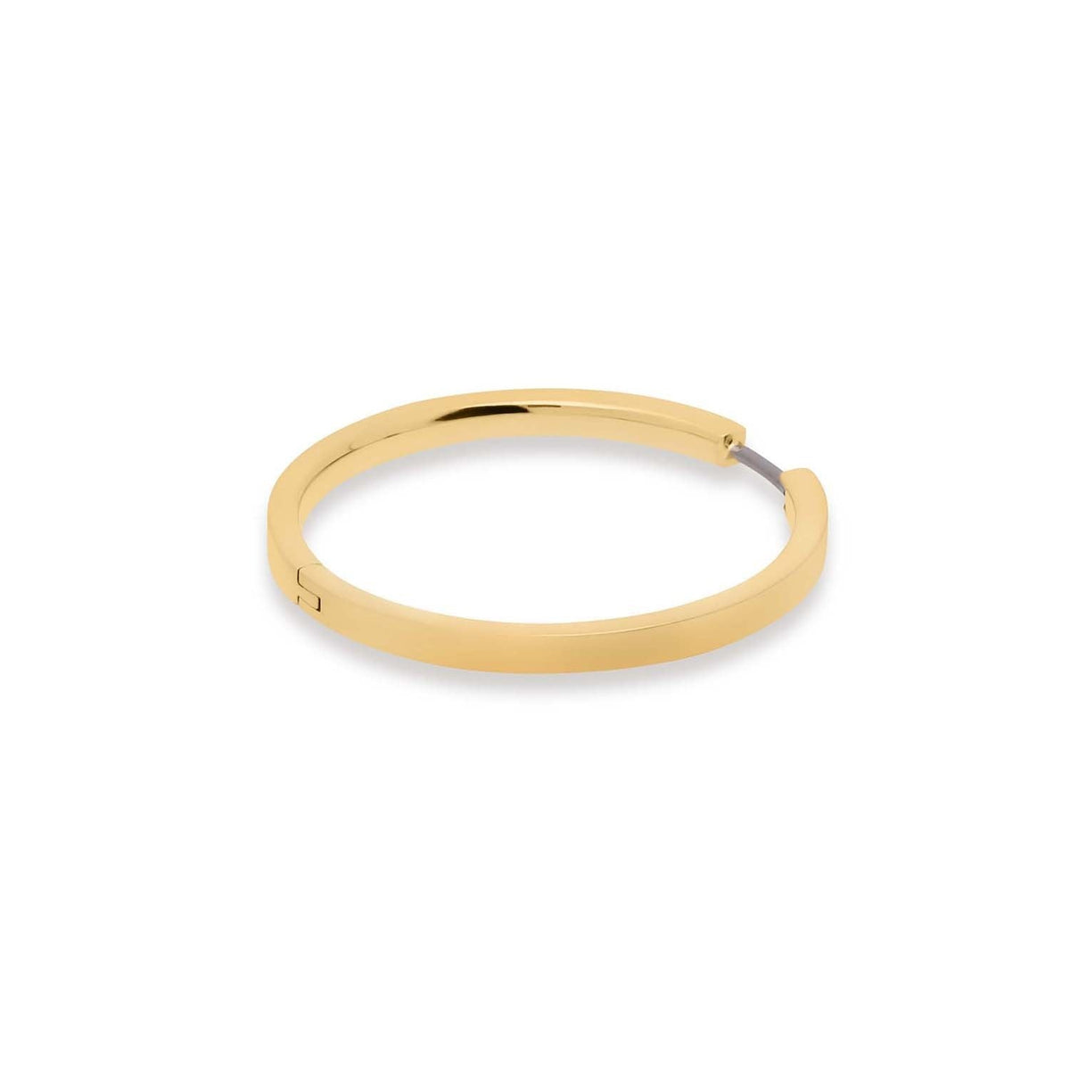 Aros de titanio dorados con un diseño simple y elegante, de forma circular y acabado brillante.