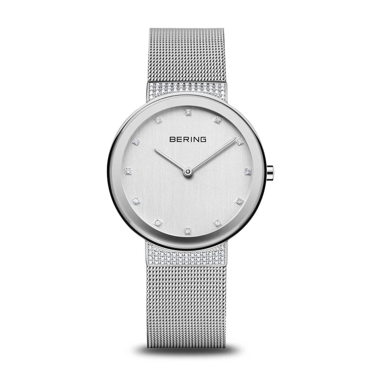 Reloj de mujer Bering con esfera plateada, correa de malla metálica y detalles brillantes.