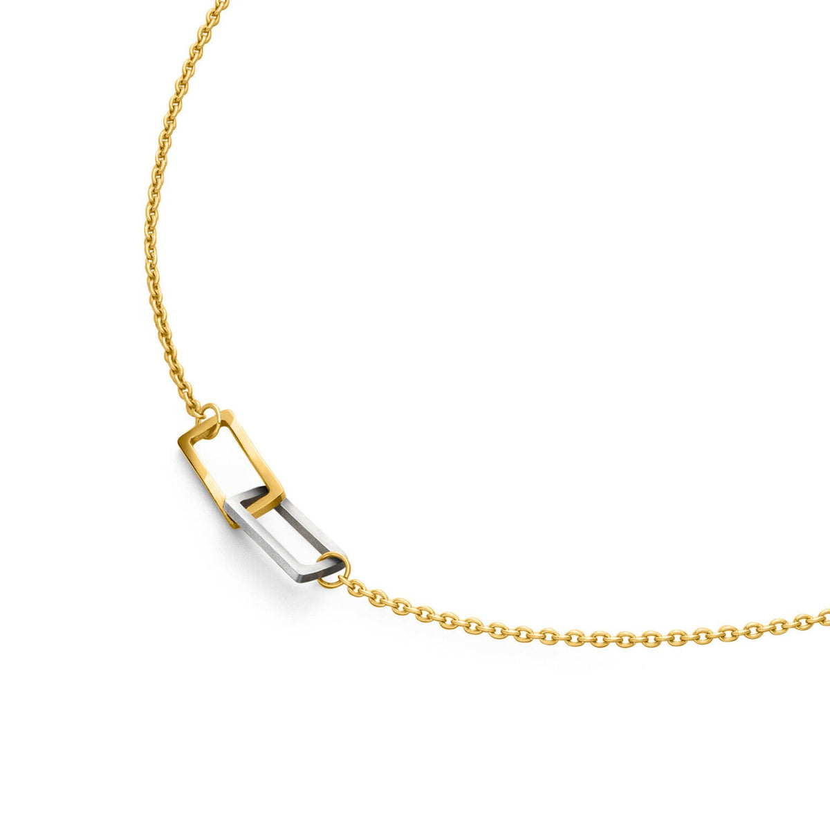 Collar de titanio con eslabones dorados y un detalle plateado en forma de hebilla.