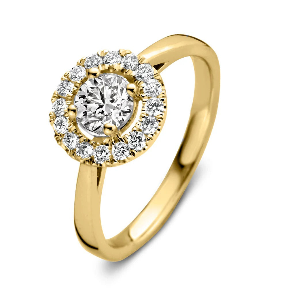 Anillo de oro amarillo con diamante central y circonitas alrededor.