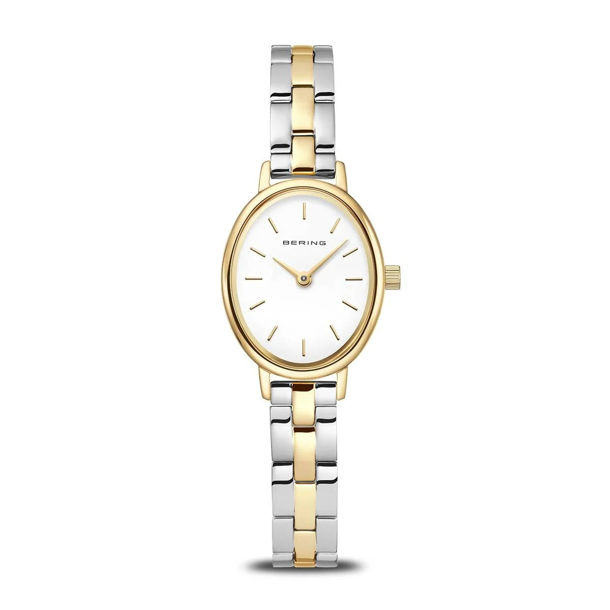 Reloj ovalado con caja dorada y pulsera de acero inoxidable bicolor, esfera blanca y manecillas doradas.