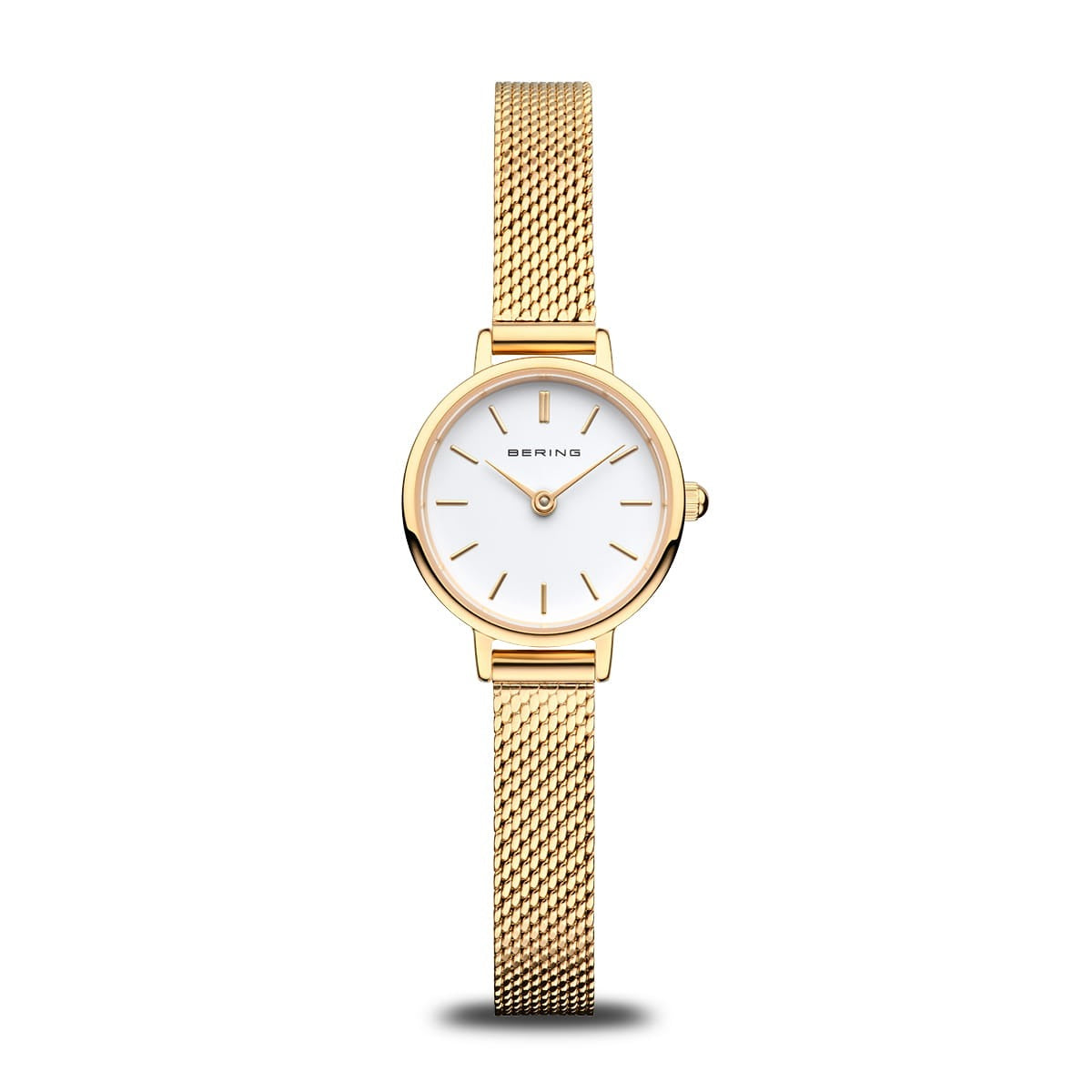 Reloj de esfera dorada con malla metálica y dial blanco, detalles minimalistas.